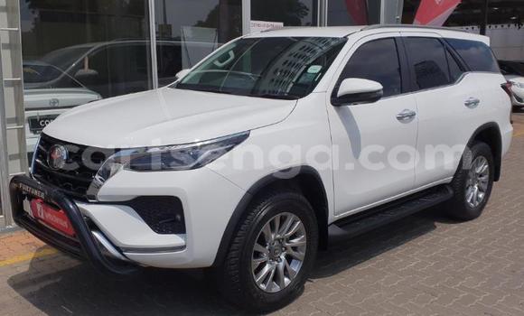 Nunua Ilio tumika Toyota Fortuner Silver Gari ndani ya Mbabane nchini Manzini