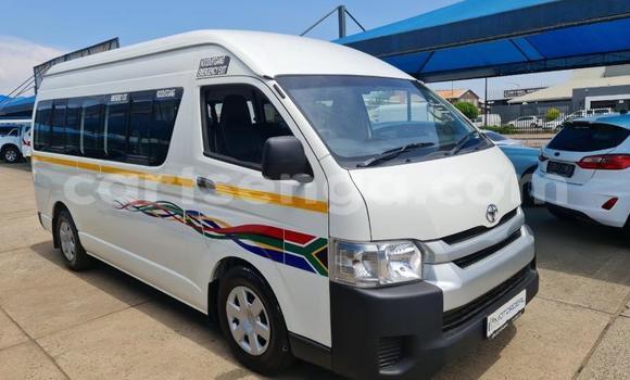 Nunua Ilio tumika Toyota Hiace White Gari ndani ya Ezulwini nchini Hhohho Nunua Ilio tumika Toyota Hiace White Gari ndani ya Ezulwini nchini Hhohho
