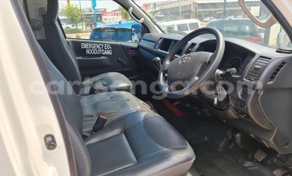 Nunua Ilio tumika Toyota Hiace White Gari ndani ya Ezulwini nchini Hhohho Nunua Ilio tumika Toyota Hiace White Gari ndani ya Ezulwini nchini Hhohho