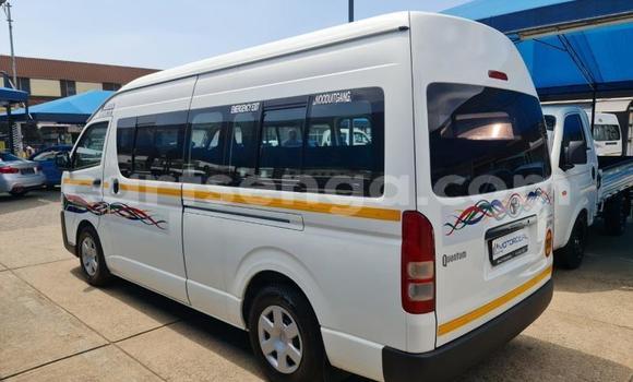 Nunua Ilio tumika Toyota Hiace White Gari ndani ya Ezulwini nchini Hhohho Nunua Ilio tumika Toyota Hiace White Gari ndani ya Ezulwini nchini Hhohho