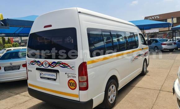 Nunua Ilio tumika Toyota Hiace White Gari ndani ya Ezulwini nchini Hhohho Nunua Ilio tumika Toyota Hiace White Gari ndani ya Ezulwini nchini Hhohho