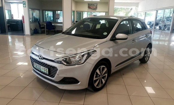 Nunua Ilio tumika Hyundai i20 Silver Gari ndani ya Ezulwini nchini Hhohho Nunua Ilio tumika Hyundai i20 Silver Gari ndani ya Ezulwini nchini Hhohho