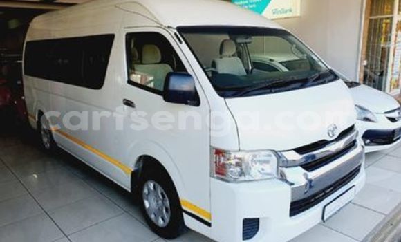 Nunua Ilio tumika Toyota Hiace White Gari ndani ya Ezulwini nchini Hhohho Nunua Ilio tumika Toyota Hiace White Gari ndani ya Ezulwini nchini Hhohho