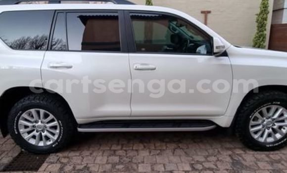 Nunua Ilio tumika Toyota Prado White Gari ndani ya Mbabane nchini Manzini Nunua Ilio tumika Toyota Prado White Gari ndani ya Mbabane nchini Manzini