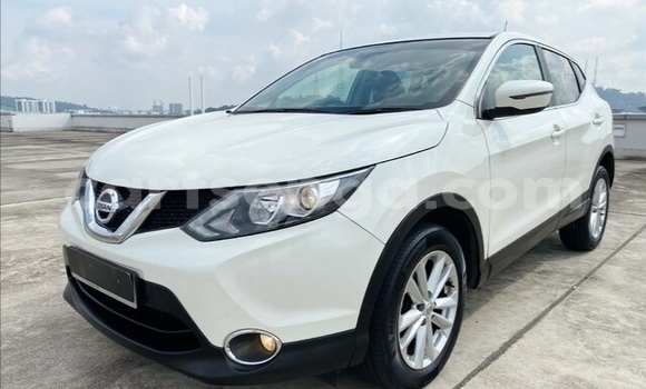 Buy Used Nissan Qashqai White Car in Big Bend in Lubombo