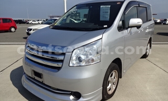 Nunua Ilio tumika Toyota Noah Silver Gari ndani ya Big Bend nchini Wilaya ya Lubombo