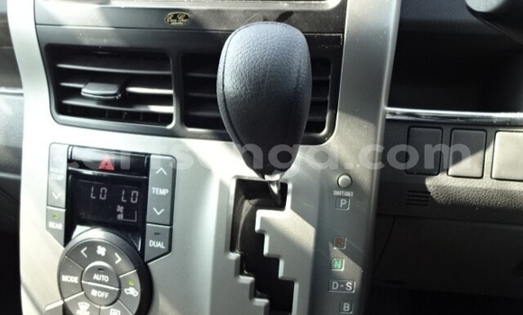 Nunua Ilio tumika Toyota Noah Silver Gari ndani ya Big Bend nchini Wilaya ya Lubombo Nunua Ilio tumika Toyota Noah Silver Gari ndani ya Big Bend nchini Wilaya ya Lubombo