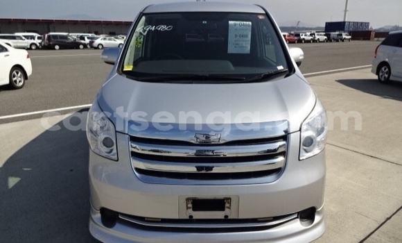 Nunua Ilio tumika Toyota Noah Silver Gari ndani ya Big Bend nchini Wilaya ya Lubombo Nunua Ilio tumika Toyota Noah Silver Gari ndani ya Big Bend nchini Wilaya ya Lubombo