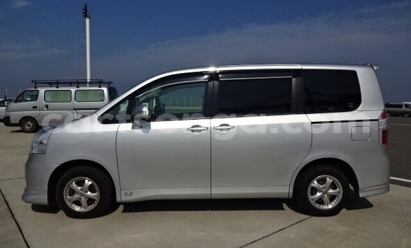 Nunua Ilio tumika Toyota Noah Silver Gari ndani ya Big Bend nchini Wilaya ya Lubombo Nunua Ilio tumika Toyota Noah Silver Gari ndani ya Big Bend nchini Wilaya ya Lubombo