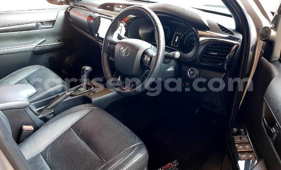 Nunua Ilio tumika Toyota Hilux Silver Gari ndani ya Bulembu nchini Hhohho Nunua Ilio tumika Toyota Hilux Silver Gari ndani ya Bulembu nchini Hhohho