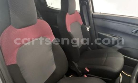 Nunua Ilio tumika Renault KWID Beige Gari ndani ya Big Bend nchini Lubombo Nunua Ilio tumika Renault KWID Beige Gari ndani ya Big Bend nchini Lubombo