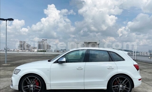 Nunua Ilio tumika Audi SQ5 White Gari ndani ya Big Bend nchini Lubombo Nunua Ilio tumika Audi SQ5 White Gari ndani ya Big Bend nchini Lubombo