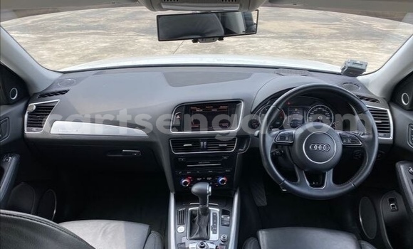 Nunua Ilio tumika Audi SQ5 White Gari ndani ya Big Bend nchini Lubombo Nunua Ilio tumika Audi SQ5 White Gari ndani ya Big Bend nchini Lubombo