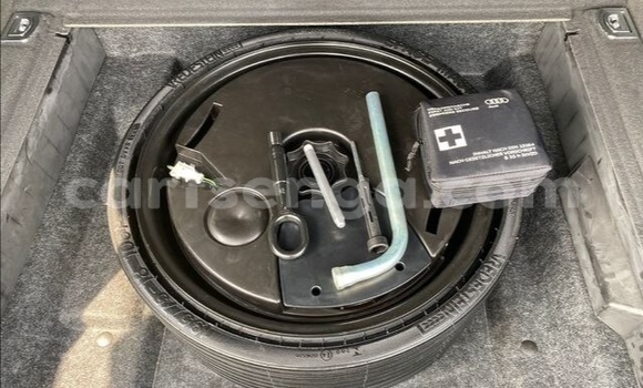 Nunua Ilio tumika Audi SQ5 White Gari ndani ya Big Bend nchini Lubombo Nunua Ilio tumika Audi SQ5 White Gari ndani ya Big Bend nchini Lubombo