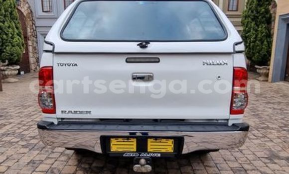 Buy Used Toyota Hilux White Car in Ezulwini in Hhohho