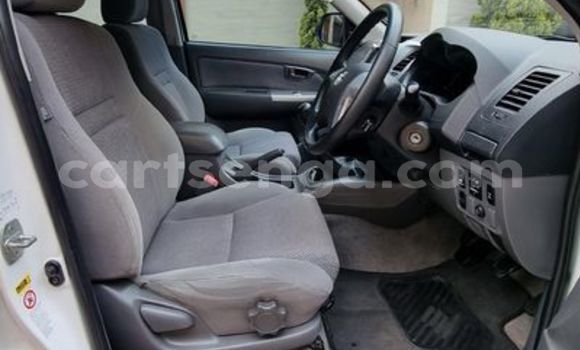 Buy Used Toyota Hilux White Car in Ezulwini in Hhohho Buy Used Toyota Hilux White Car in Ezulwini in Hhohho