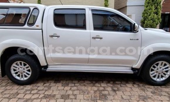 Buy Used Toyota Hilux White Car in Ezulwini in Hhohho Buy Used Toyota Hilux White Car in Ezulwini in Hhohho