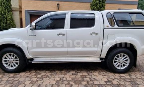Buy Used Toyota Hilux White Car in Ezulwini in Hhohho Buy Used Toyota Hilux White Car in Ezulwini in Hhohho