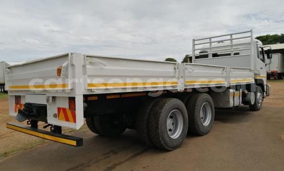 Nunua Ilio tumika Nissan UD White Lori ndani ya Big Bend nchini Lubombo Nunua Ilio tumika Nissan UD White Lori ndani ya Big Bend nchini Lubombo