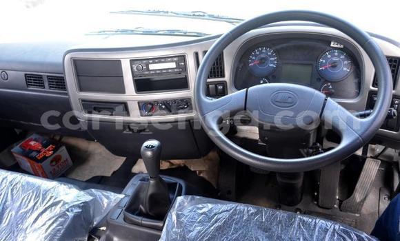 Nunua Ilio tumika Nissan UD White Lori ndani ya Big Bend nchini Lubombo Nunua Ilio tumika Nissan UD White Lori ndani ya Big Bend nchini Lubombo