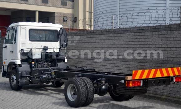 Nunua Ilio tumika Nissan UD White Lori ndani ya Big Bend nchini Lubombo Nunua Ilio tumika Nissan UD White Lori ndani ya Big Bend nchini Lubombo