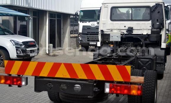 Nunua Ilio tumika Nissan UD White Lori ndani ya Big Bend nchini Lubombo Nunua Ilio tumika Nissan UD White Lori ndani ya Big Bend nchini Lubombo