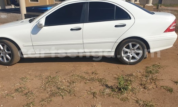 Nunua Ilio tumika Mercedes-Benz C-Classe White Gari ndani ya Manzini nchini Manzini Nunua Ilio tumika Mercedes-Benz C-Classe White Gari ndani ya Manzini nchini Manzini