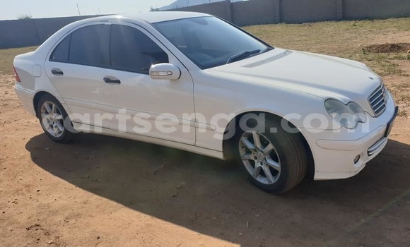 Nunua Ilio tumika Mercedes-Benz C-Classe White Gari ndani ya Manzini nchini Manzini Nunua Ilio tumika Mercedes-Benz C-Classe White Gari ndani ya Manzini nchini Manzini