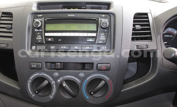 Buy Used Toyota Hilux Silver Car in Bhunya in Manzini Buy Used Toyota Hilux Silver Car in Bhunya in Manzini