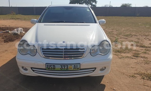 Nunua Ilio tumika Mercedes-Benz C-Classe White Gari ndani ya Manzini nchini Manzini Nunua Ilio tumika Mercedes-Benz C-Classe White Gari ndani ya Manzini nchini Manzini