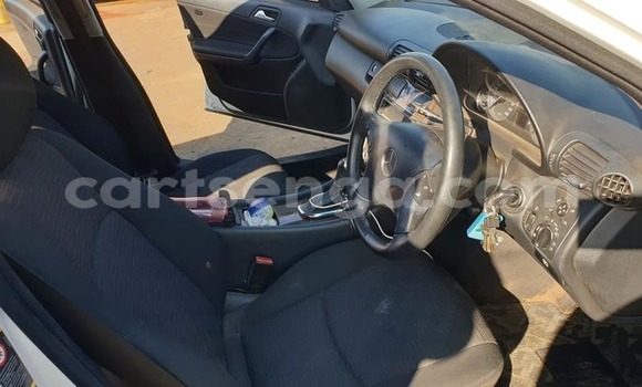 Nunua Ilio tumika Mercedes-Benz C-Classe White Gari ndani ya Manzini nchini Manzini Nunua Ilio tumika Mercedes-Benz C-Classe White Gari ndani ya Manzini nchini Manzini