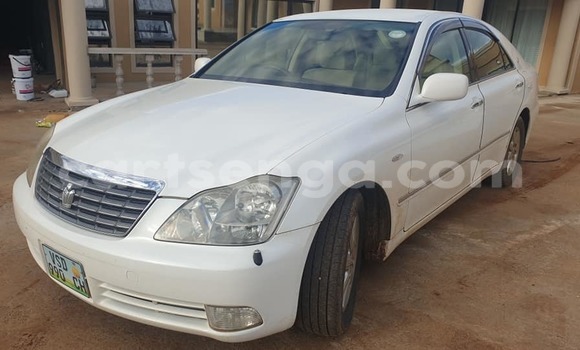 Nunua Ilio tumika Toyota Crown White Gari ndani ya Manzini nchini Manzini Nunua Ilio tumika Toyota Crown White Gari ndani ya Manzini nchini Manzini