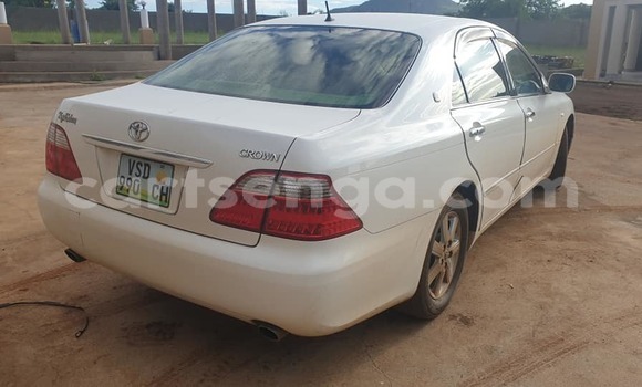 Nunua Ilio tumika Toyota Crown White Gari ndani ya Manzini nchini Manzini Nunua Ilio tumika Toyota Crown White Gari ndani ya Manzini nchini Manzini