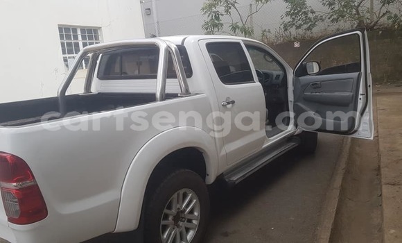 Nunua Ilio tumika Toyota Hilux White Gari ndani ya Manzini nchini Manzini Nunua Ilio tumika Toyota Hilux White Gari ndani ya Manzini nchini Manzini