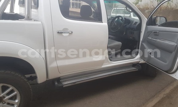 Nunua Ilio tumika Toyota Hilux White Gari ndani ya Manzini nchini Manzini Nunua Ilio tumika Toyota Hilux White Gari ndani ya Manzini nchini Manzini