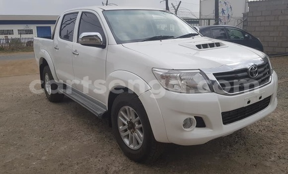 Nunua Ilio tumika Toyota Hilux White Gari ndani ya Manzini nchini Manzini Nunua Ilio tumika Toyota Hilux White Gari ndani ya Manzini nchini Manzini