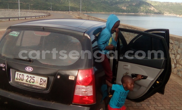 Nunua Ilio tumika Kia Rio Black Gari ndani ya Matsapha nchini Manzini