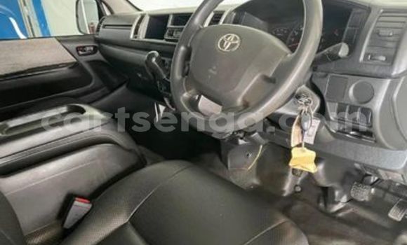 Buy Used Toyota Hiace White Car in Ezulwini in Hhohho Buy Used Toyota Hiace White Car in Ezulwini in Hhohho