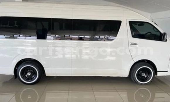 Buy Used Toyota Hiace White Car in Ezulwini in Hhohho Buy Used Toyota Hiace White Car in Ezulwini in Hhohho