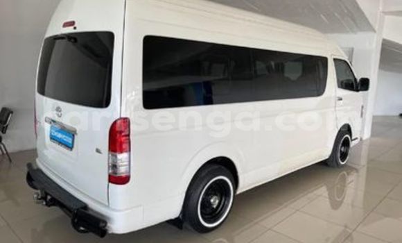Buy Used Toyota Hiace White Car in Ezulwini in Hhohho Buy Used Toyota Hiace White Car in Ezulwini in Hhohho