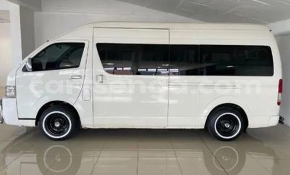 Buy Used Toyota Hiace White Car in Ezulwini in Hhohho Buy Used Toyota Hiace White Car in Ezulwini in Hhohho
