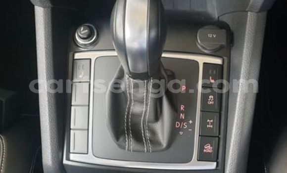 Nunua Ilio tumika Volkswagen Amarok White Gari ndani ya Ezulwini nchini Hhohho Nunua Ilio tumika Volkswagen Amarok White Gari ndani ya Ezulwini nchini Hhohho