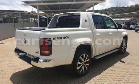 Nunua Ilio tumika Volkswagen Amarok White Gari ndani ya Ezulwini nchini Hhohho Nunua Ilio tumika Volkswagen Amarok White Gari ndani ya Ezulwini nchini Hhohho