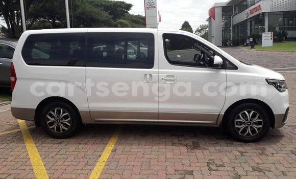 Buy Used Hyundai H1 White Car in Ezulwini in Hhohho Buy Used Hyundai H1 White Car in Ezulwini in Hhohho