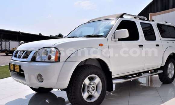 Nunua Ilio tumika Nissan Hardbody White Gari ndani ya Bulembu nchini Hhohho