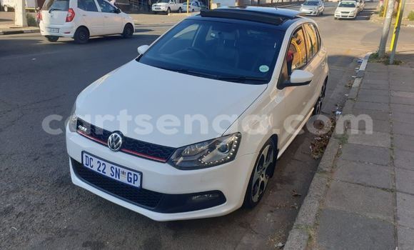 Nunua Ilio tumika Volkswagen Polo White Gari ndani ya Ezulwini nchini Hhohho Nunua Ilio tumika Volkswagen Polo White Gari ndani ya Ezulwini nchini Hhohho