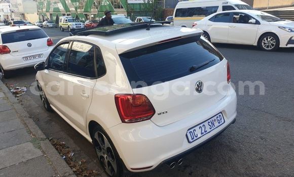 Nunua Ilio tumika Volkswagen Polo White Gari ndani ya Ezulwini nchini Hhohho Nunua Ilio tumika Volkswagen Polo White Gari ndani ya Ezulwini nchini Hhohho