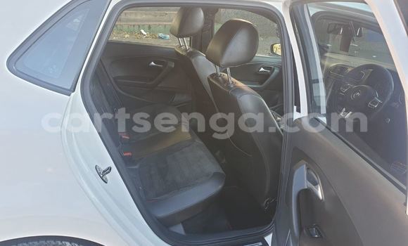 Nunua Ilio tumika Volkswagen Polo White Gari ndani ya Ezulwini nchini Hhohho Nunua Ilio tumika Volkswagen Polo White Gari ndani ya Ezulwini nchini Hhohho