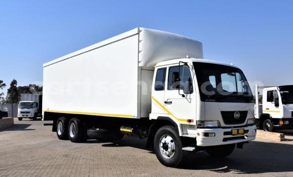 Nunua Ilio tumika Nissan UD White Lori ndani ya Bulembu nchini Hhohho