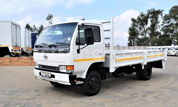 Acheter Occasion Utilitaire Nissan UD Blanc à Bulembu, Hhohho Acheter Occasion Utilitaire Nissan UD Blanc à Bulembu, Hhohho